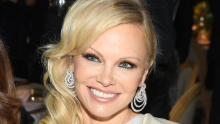 В края на месец юни Памела Андерсън привлече вниманието ни