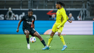 Жереми Петрис продължава да си тренира с първия отбор на