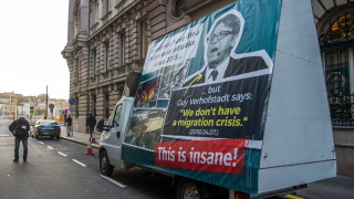 Правителството на Унгария използва мобилни билборд платформи да защити премиера Виктор