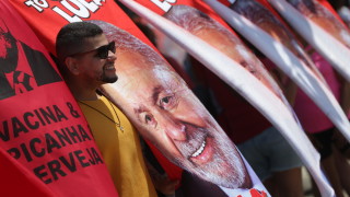 Левият кандидат за президент на Бразилия Лула да Силва все
