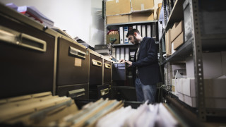 Испанското правителство и синдикатите са постигнали договореност за поетапно увеличение