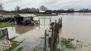 Проливните валежи през последното денонощие доведоха до усложнена обстановка в