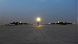 Бомбардировачи Б-52 на САЩ пристигнаха в Катар, Тръмп не изключва конфронтация 