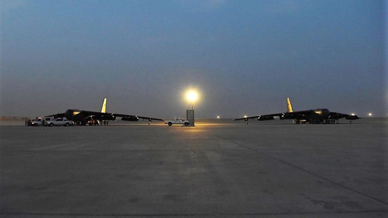 Бомбардировачи B-52, изпратени от Белия дом в Персийския залив, за