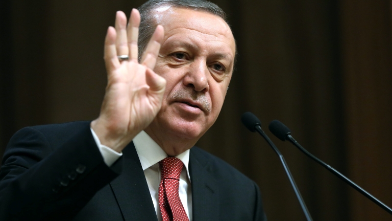 Ранните проучвания прогнозират успешен референдум, доволен Ердоган 