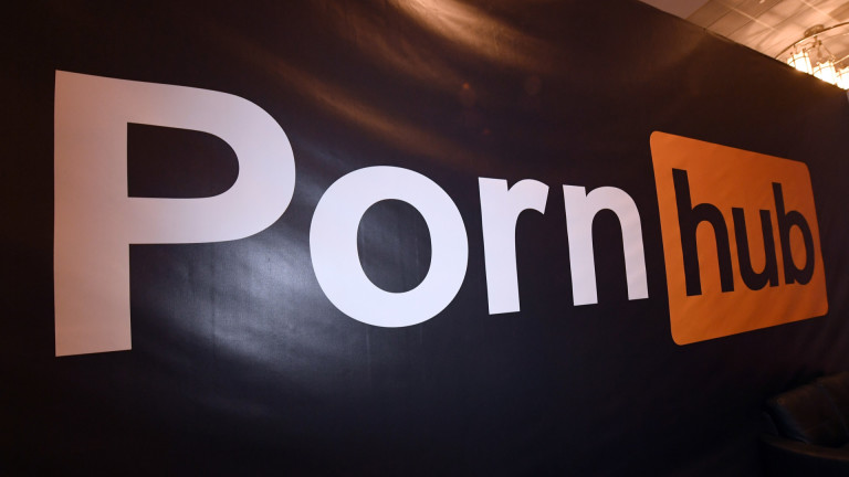 Кой и защо съди Pornhub