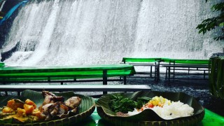 Labassin Waterfall във Филипини е един от най необичайните ресторанти тъй