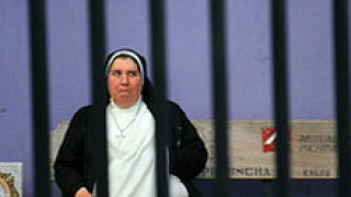 Избягала затворничка се преоблича като монахиня