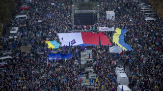 Десетки хиляди чехи излязоха в подкрепа на Украйна