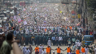 Десетки хиляди мюсюлмани протестираха в Бангладеш след терористичната атака във