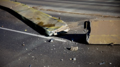 Два буса се удариха на кръстовище в Ямбол, пожарникари вадиха единия шофьор