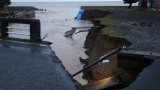 Най малко един човек загинал двама са ранени а десетки други