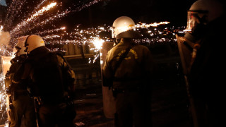 Полицията в Солун се намеси за да удържи около 400