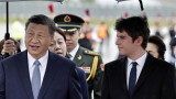  Си Дзинпин похвали двустранните връзки при идването си във Франция 