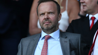 Изпълнителният вицепрезидент на Манчестър Юнайтед Ед Уудуърд ще забави своето оттегляне