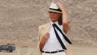 Самолет превозващ първата дама на САЩ Мелания Тръмп е бил