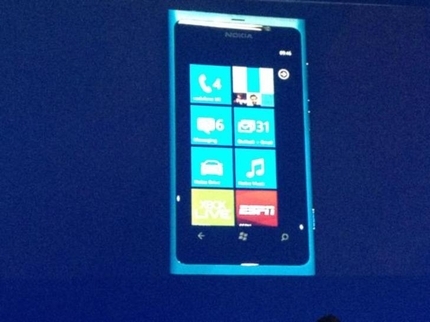 Nokia обяви Lumia 800, „първият истински Windows Phone смартфон”