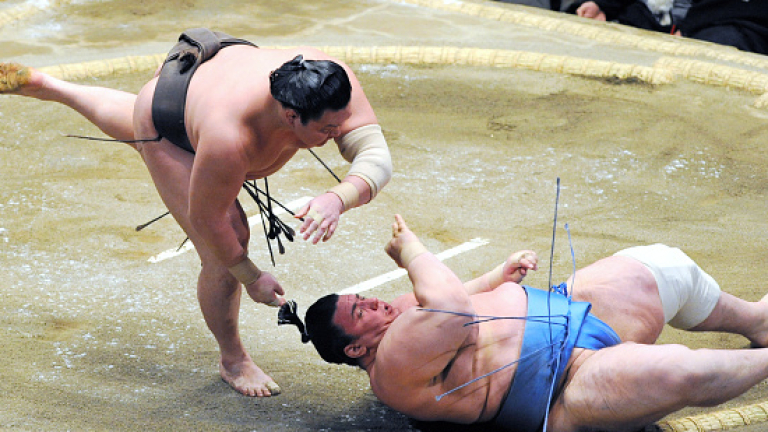 192-килограмовият Аоияма допусна четвърта загуба в Нагоя