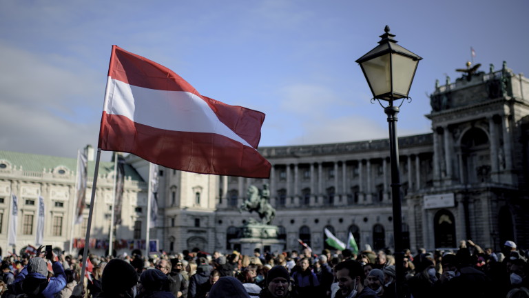 Десетки хиляди хора са протестирали днес в центъра на австрийската