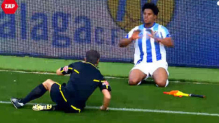 ВИДЕО: Бразилец тегли шута на рефер