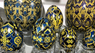 Традицията за писане и рисуване по яйца съществува в много