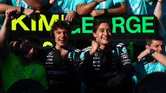 Мерцедес с дубъл в Австралия без Хамилтън за първи път от 1955 г.