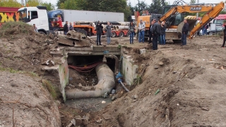 Махнаха басейн, барбекю и 3-метрова ограда от главния водопровод на Велико Търново