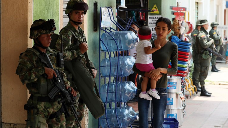 Над 200 хил. нелегални венецуелци се регистрират в Колумбия
