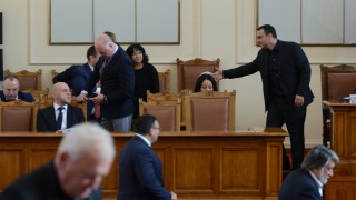 Народните избраници от БСП обвиниха Валери Симеонов в цинизъм Според
