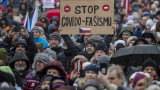  Хиляди стачкуваха в Чехия против Коронавирус ограниченията, до момента в който лечебните заведения се пълнят 