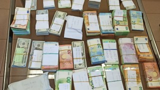 Митничари от Русе откриха недекларирани 228 900 евро и 252
