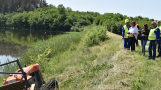 Вицепремиерът и министър на икономиката и индустрията Корнелия Нинова присъства