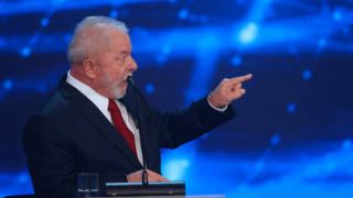 Преднината на левия лидер Лула да Силва пред крайнодесния действащ