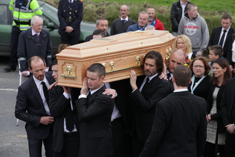 Погребението на Катриона Уайт