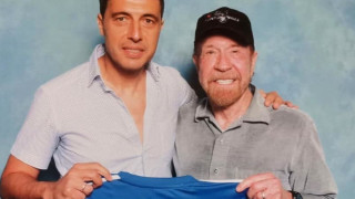 Легендарният екшън актьор Чък Норис показа уважението си към Левски