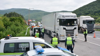 Няколко институции стартираха мащабни проверки по пътищата у нас съобщават