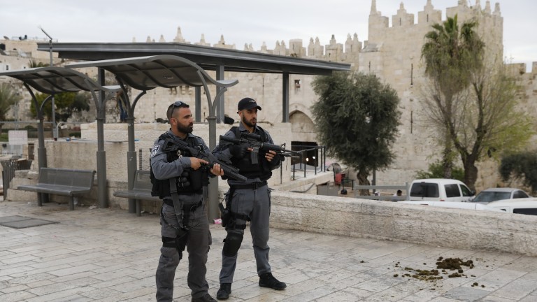 Израелското правителство съобщи, че е арестувало френски гражданин, служител в
