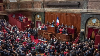 Франция стана първата страна в света записала правото на аборт