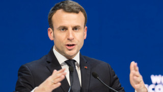 Френският президент Еманюел Макрон предупреждава че Гугъл и Фейсбук стават твърде