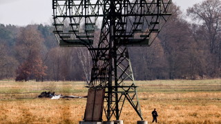 Завод на "Тесла" в Германия спря работа след умишлен палеж на електрически стълб