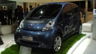 Peugeot пуска първия си масов сериен електромобил в края на 2010 г. 