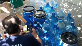 Служители на МВР в Харманли конфискуваха 1080 литра алкохол без