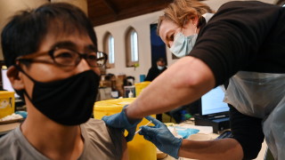 BioNTech и Pfizer обявиха че тридозов курс от тяхната ваксина