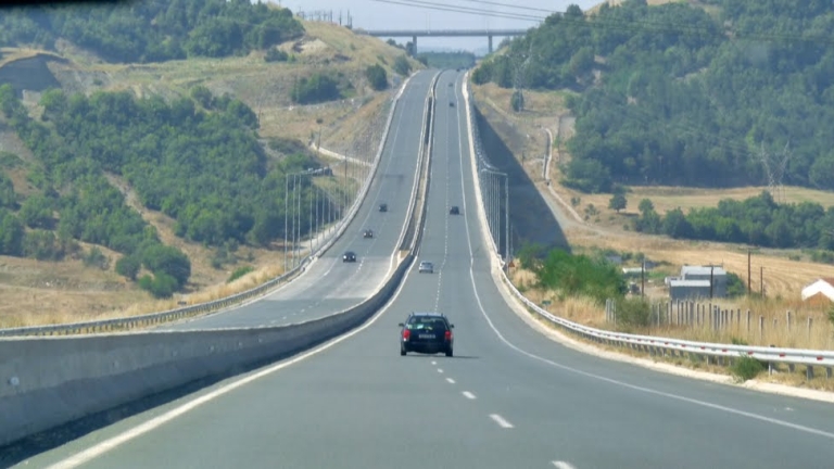 Пътуващите в Гърция плащат тол такси по магистралите след 6 юни
