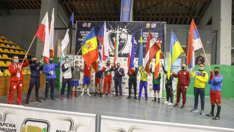 Българските боксьори продължават със силното си представяне на европейското първенство за юноши и девойки в София
