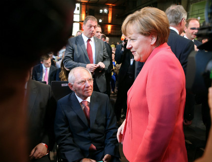 Шойбле против плана на Гърция, Меркел го натиска да преговаря