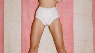 Майли Сайръс носи мъжки гащи