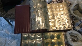 Старинни предмети и металдетектор са иззети от къща в баташкото