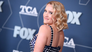 След по малко от пет месеца брак актрисата Емили Озмънт е