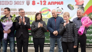 Министър Дашева откри великденски детски футболен турнир „Дряново 2017“